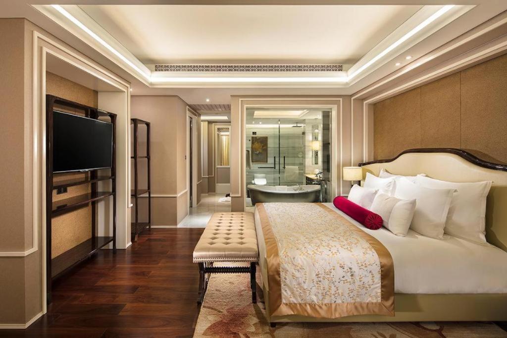 Grand Bay Hotel Beijing Xiaotangzhuang Exterior photo